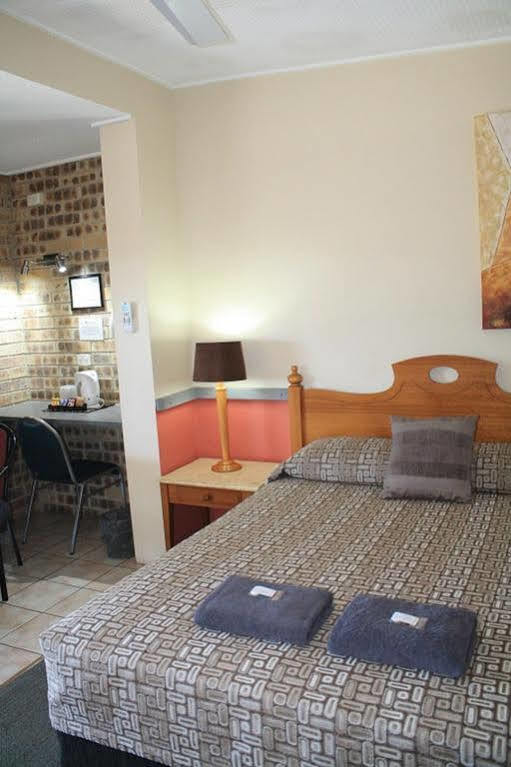 Central Motel Gin Gin Экстерьер фото