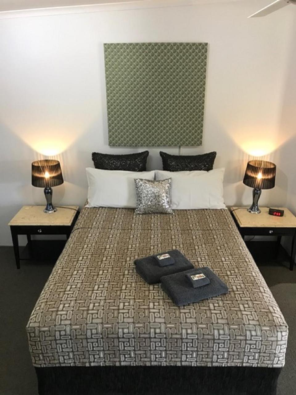 Central Motel Gin Gin Экстерьер фото